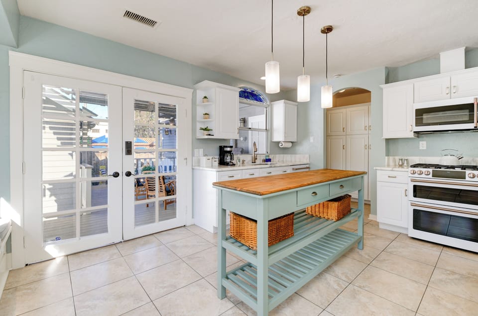 The kitchen is a nice gather sport with plenty of casual bench seating.