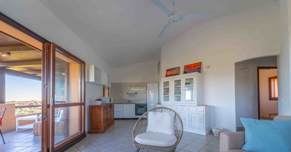 Kitchen or kitchenette,Seating area