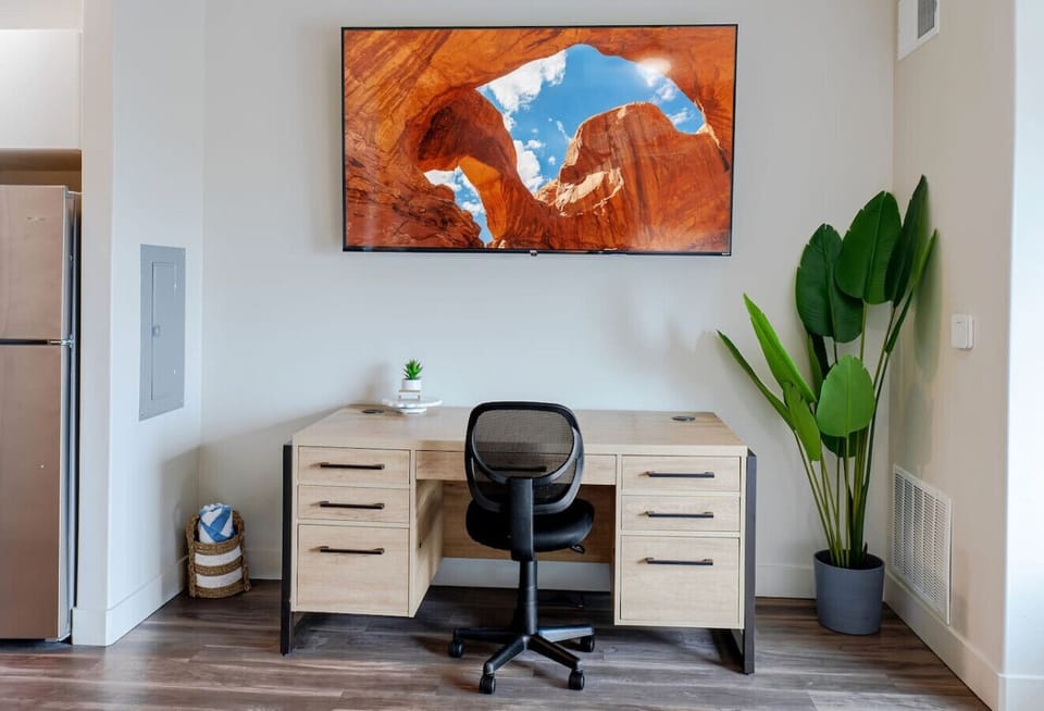 Work Space 75` Roku TV