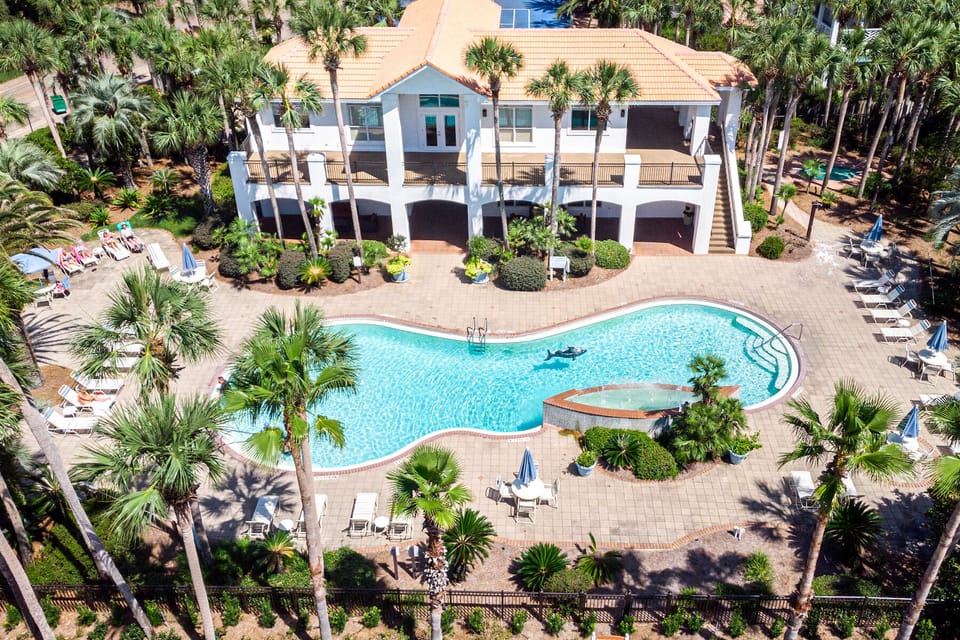 Community pool, hot tub, and gym