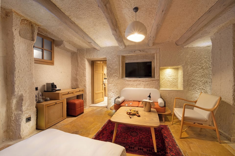 Family Cave Suite | Egyptian cotton sheets, premium bedding, minibar, in-room safe