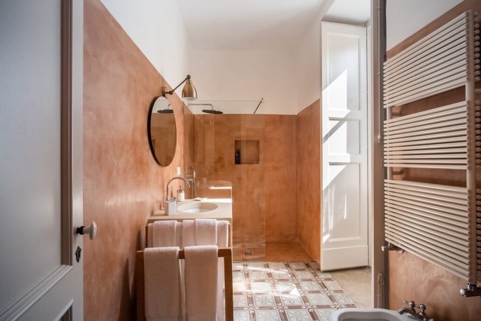 Luxury Double or Twin Room, 1 King Bed, Balcony | Bathroom | Free toiletries, hair dryer, bidet, towels