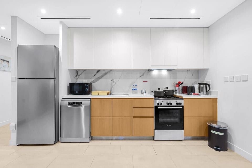 Kitchen: Bright and modern space, perfect for culinary adventures with top-notch appliances!