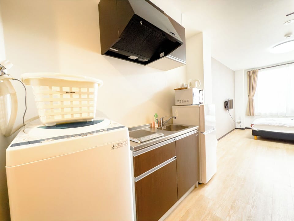 Deluxe Double Room, Non Smoking, Kitchenette | In-room dining