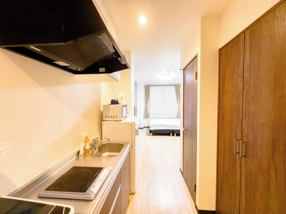Deluxe Double Room, 1 Double Bed, Non Smoking, Microwave | In-room dining