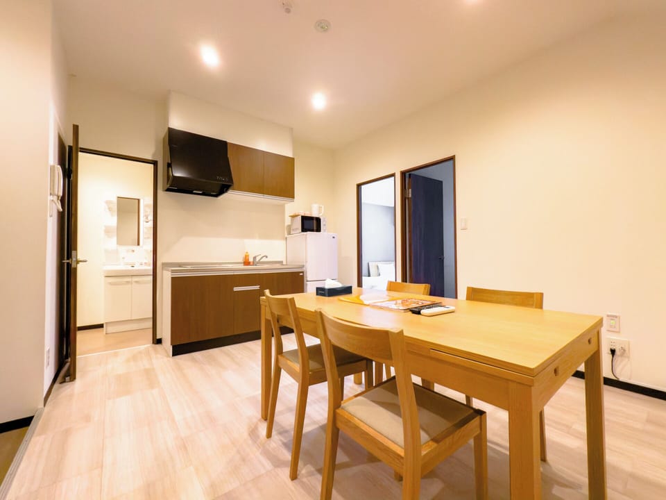 Deluxe Quadruple Room, Non Smoking | In-room dining