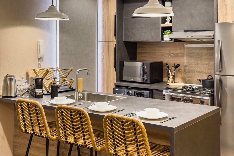 Basic Apartment | Private kitchen | Fridge, microwave, oven, stovetop