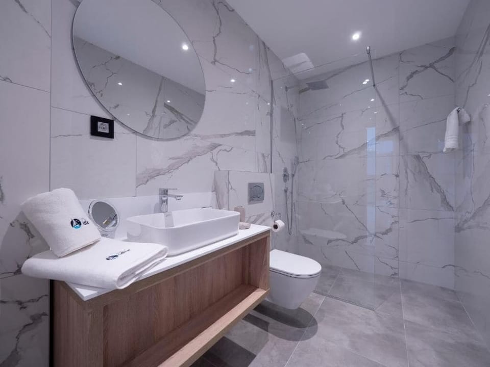 Presidential Suite, Balcony, Sea View | Bathroom | Shower, free toiletries, hair dryer, bathrobes