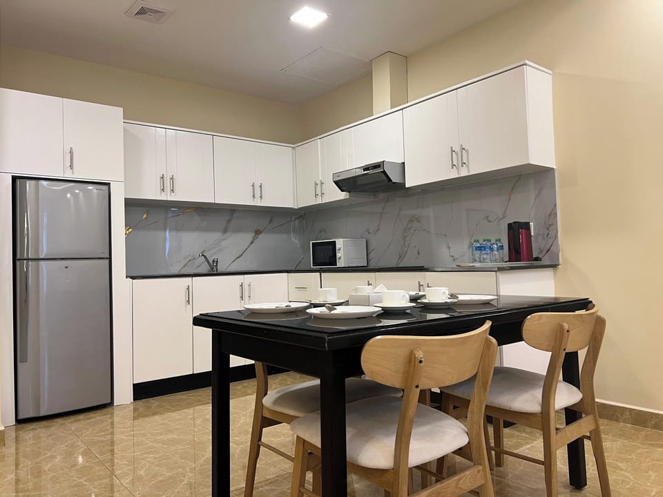 Deluxe Apartment, 2 Bedrooms | In-room dining