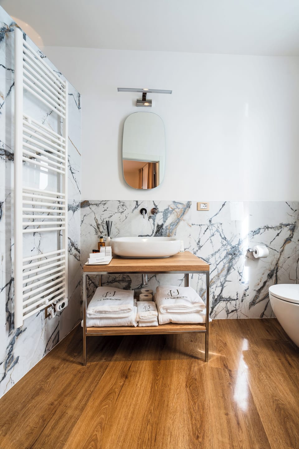 Double Room, 1 Queen Bed with Sofa bed, Non Smoking, Private Bathroom | Bathroom | Shower, rainfall showerhead, eco-friendly toiletries, hair dryer