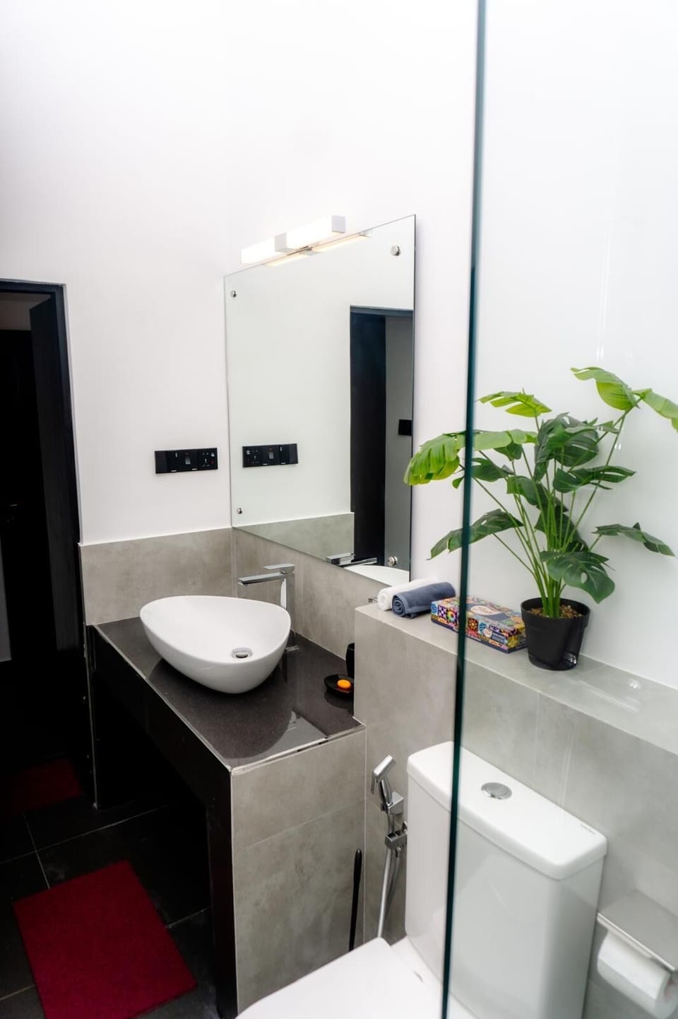 Comfort Double Room, 1 King Bed, Balcony, Ocean View | Bathroom | Shower, hair dryer, towels, soap