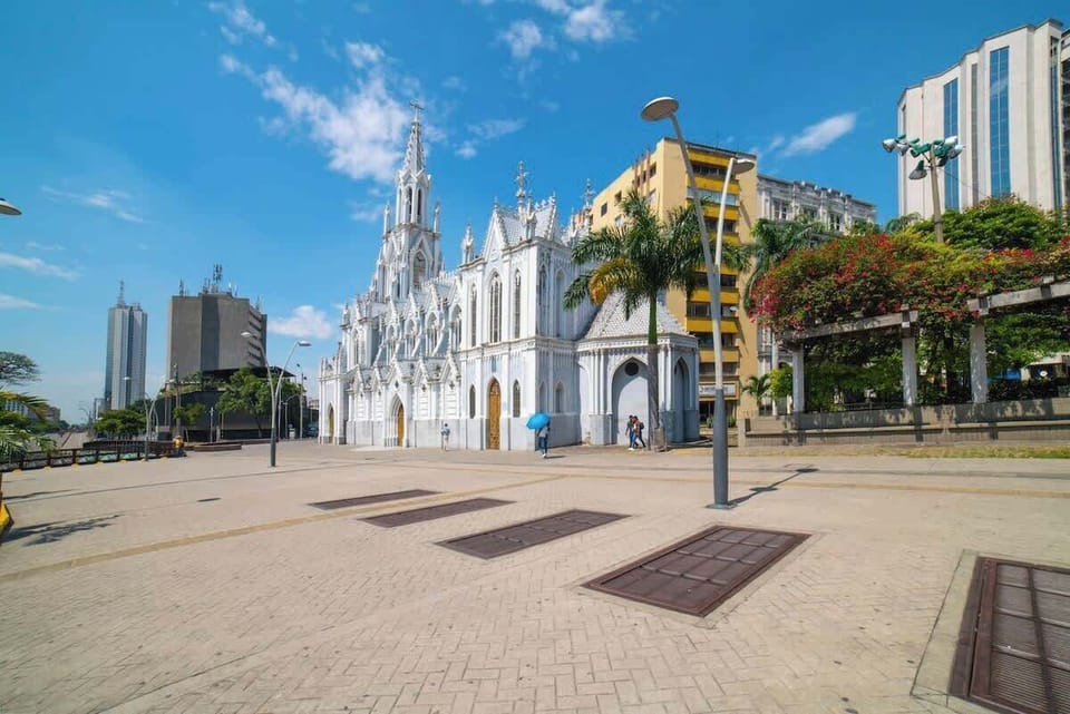 The nearby river boulevard is a perfect place to stroll in the afternoon. And especially on Fridays when people from all walks of life meet up for drinks after work.
