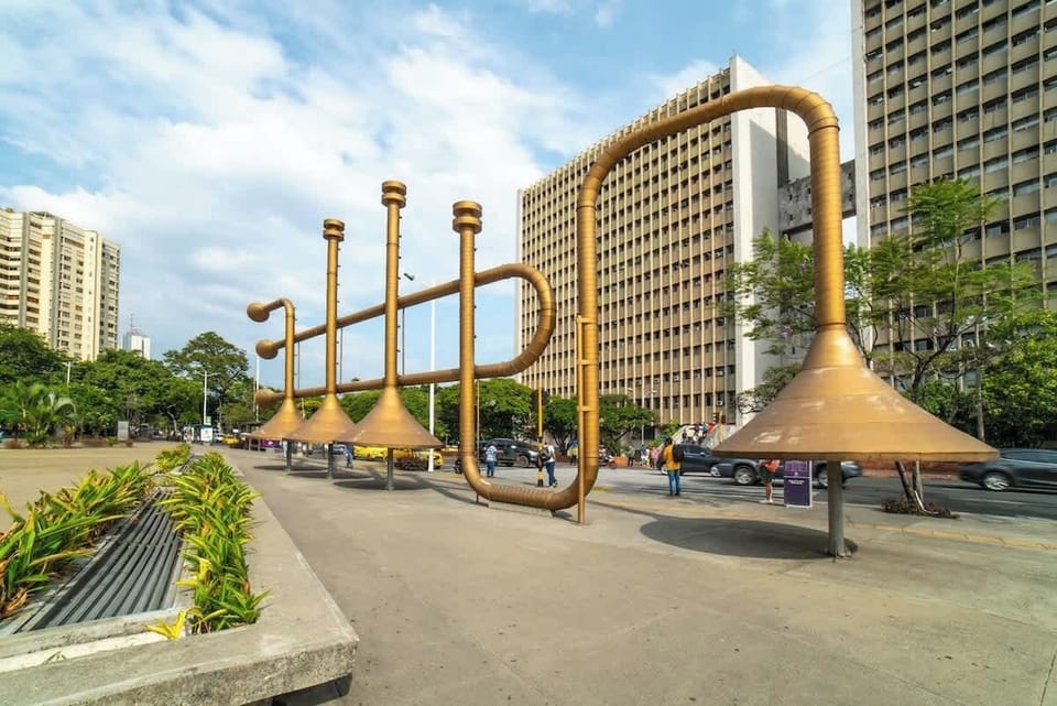 From Plazoleta Jairo Varela you have easy access to downtown, the river boulevard, Granada, Centenario and El Peñon.