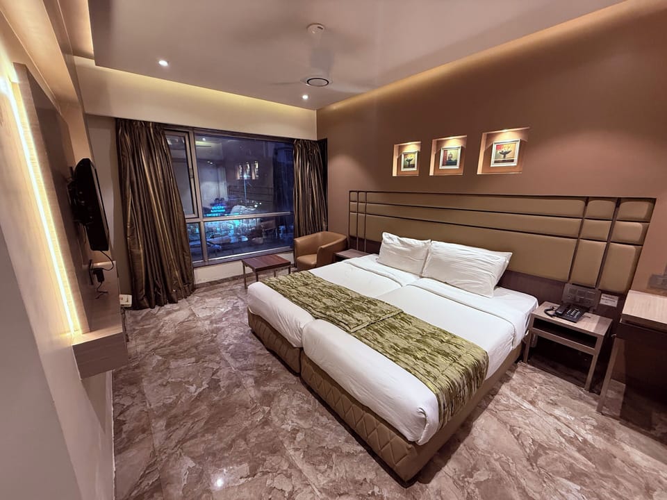 Deluxe Twin Room, City View | Interior
