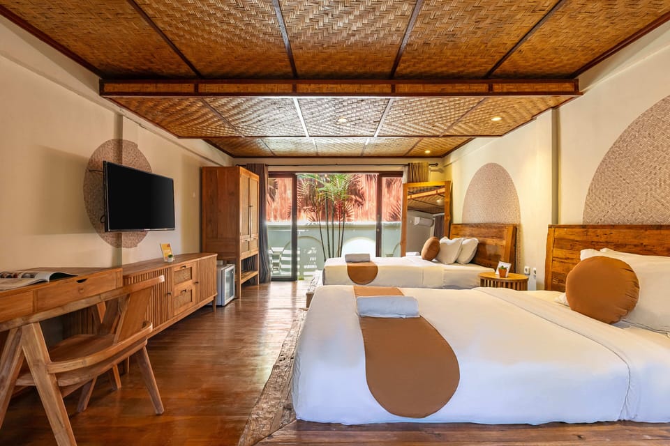 Deluxe Twin Room | Desk, laptop workspace, free WiFi, bed sheets