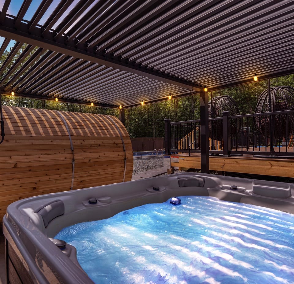 Hot tub and sauna so you can relax and detox!