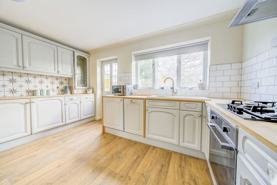 The fully equipped kitchen with gas hob, oven, and ample worktops is ready for group feasts.