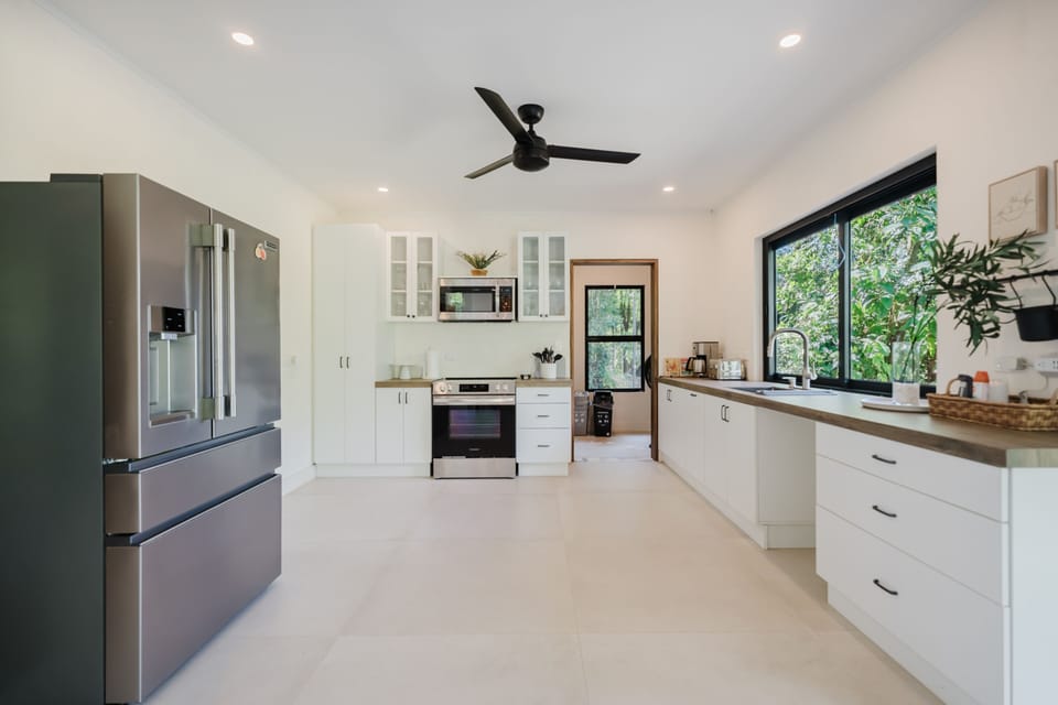 House, 3 Bedrooms, Private Bathroom, Sea View | Shared kitchen | Full-size fridge, microwave, stovetop, toaster
