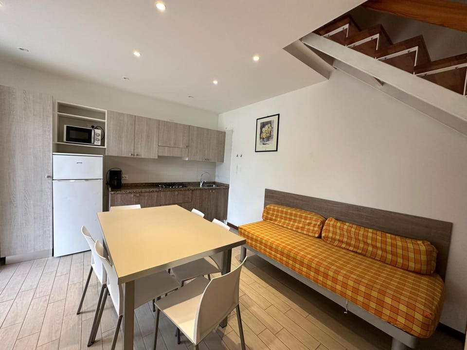 Villa, 2 Bedrooms, Balcony, Garden View | Interior