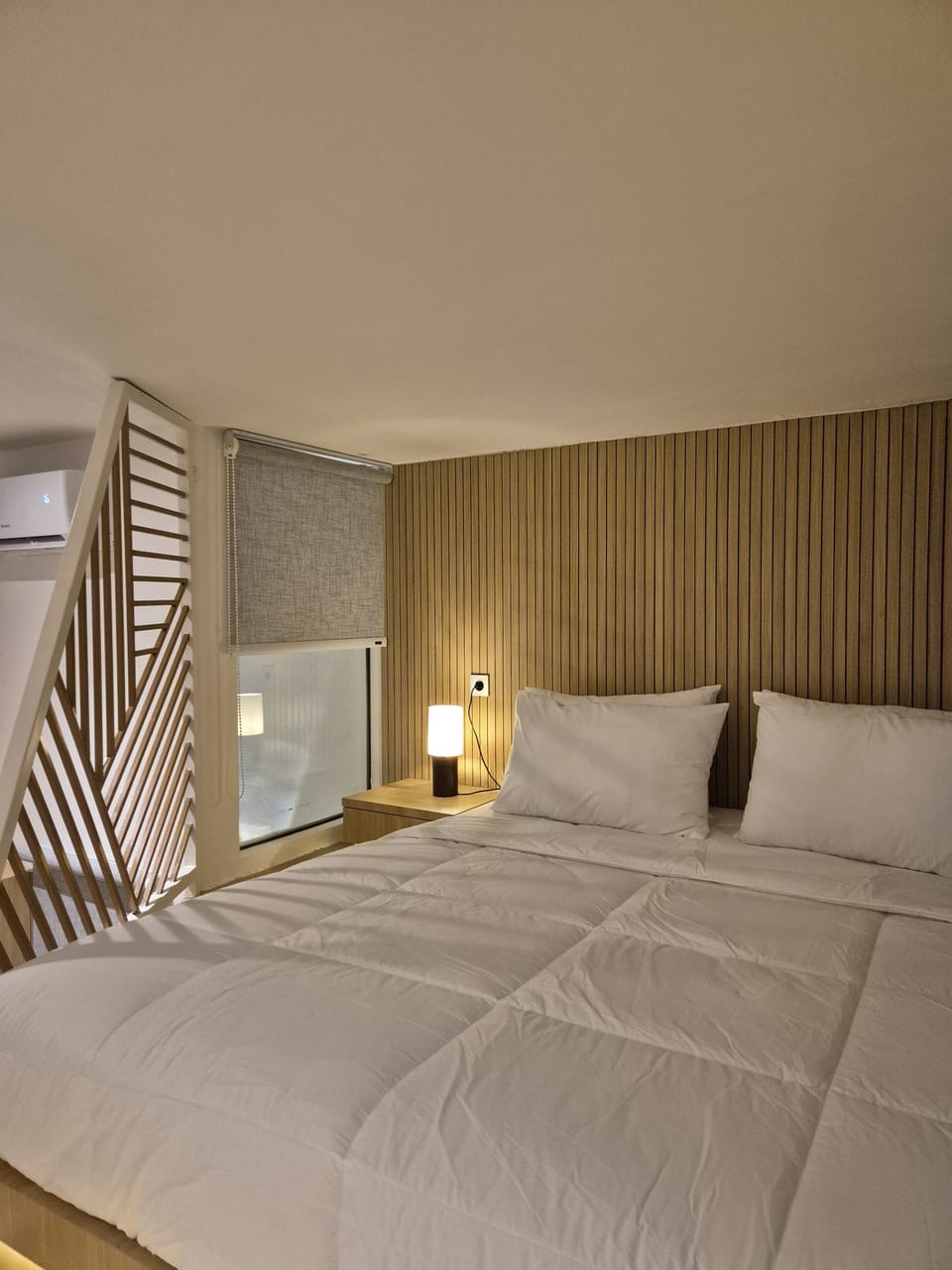 Suite Double | Desk, laptop workspace, WiFi (free), bed sheets