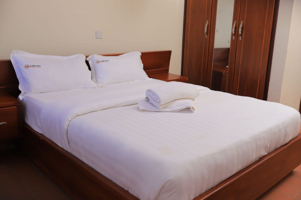 Standard Single Room, Balcony, Hill View | In-room safe, desk, blackout drapes, soundproofing