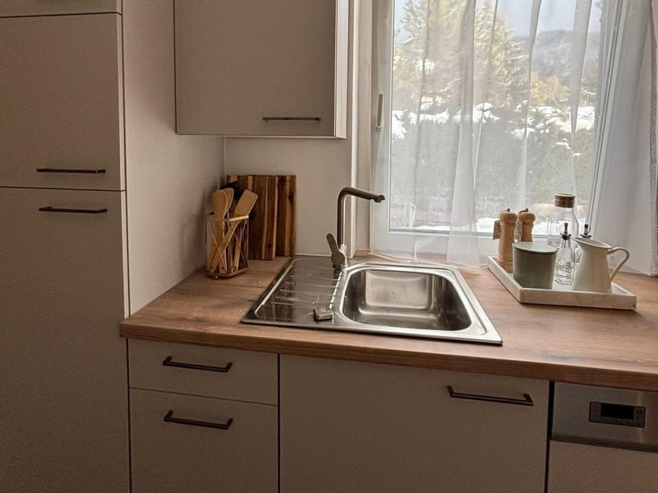 Apartment | Private kitchen | Cookware/dishes/utensils