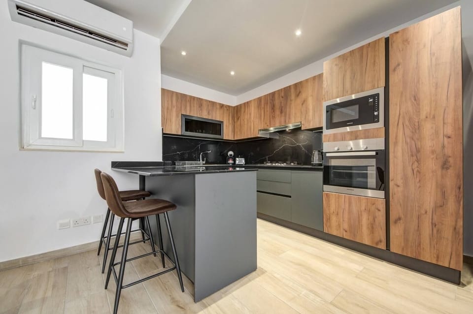 Apartment, 2 Bedrooms, Smoking | Interior