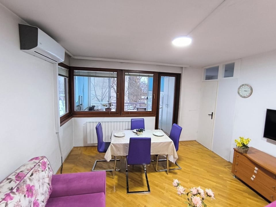 Comfort Apartment, Non Smoking | Dining room