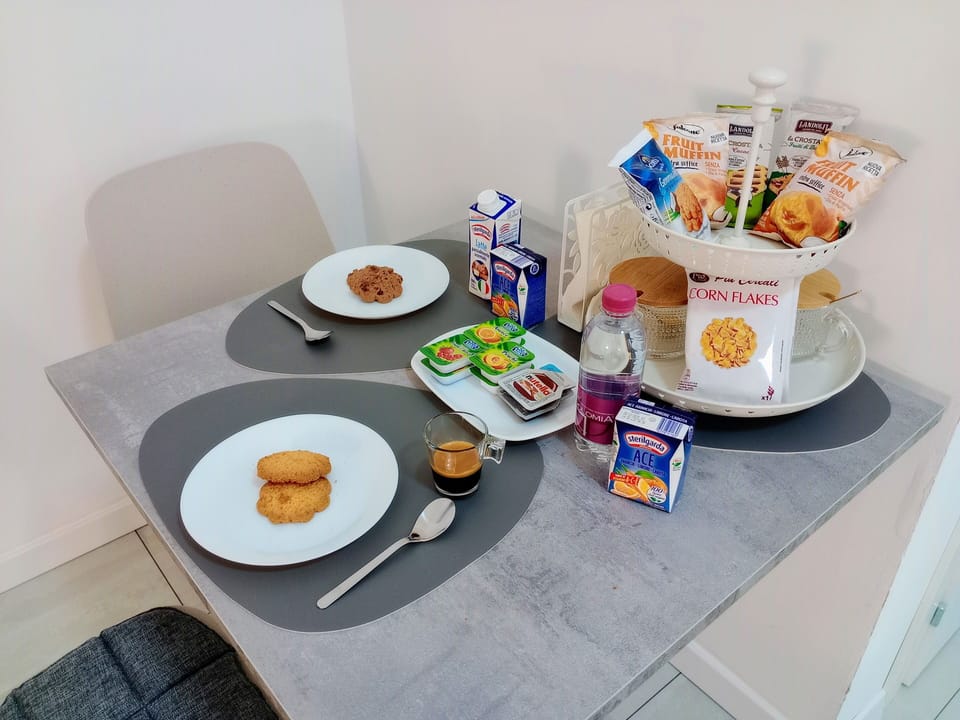 Free daily self-serve breakfast
