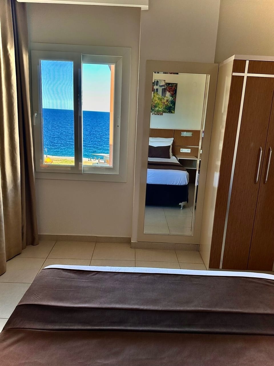 In-room safe, blackout drapes, free WiFi