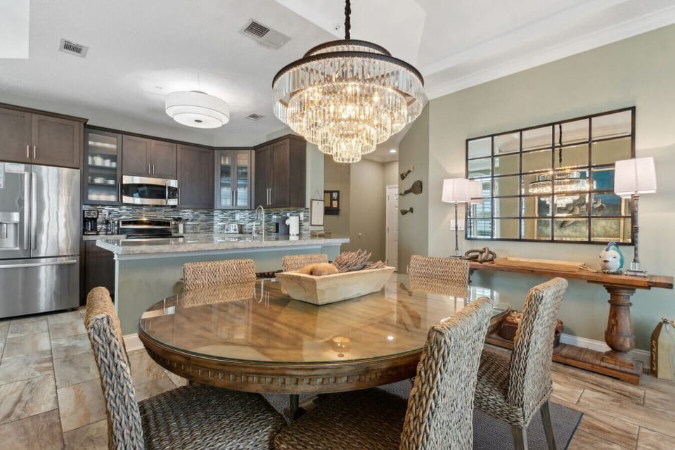 Spacious Kitchen and eating area