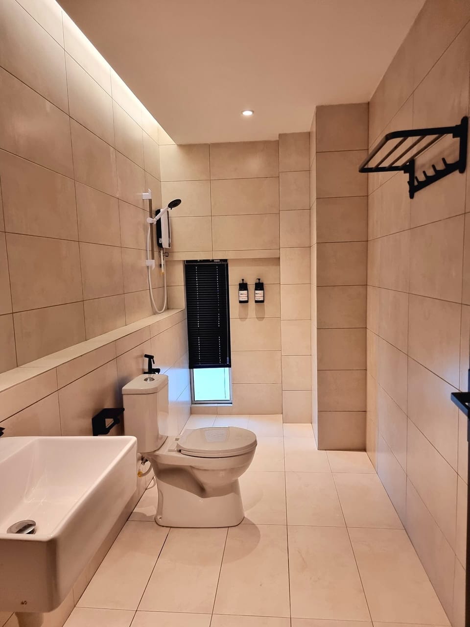 Deluxe Twin Room, City View | Iron/ironing board, free WiFi
