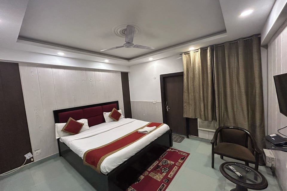 Deluxe Room | Desk, iron/ironing board, free WiFi, bed sheets