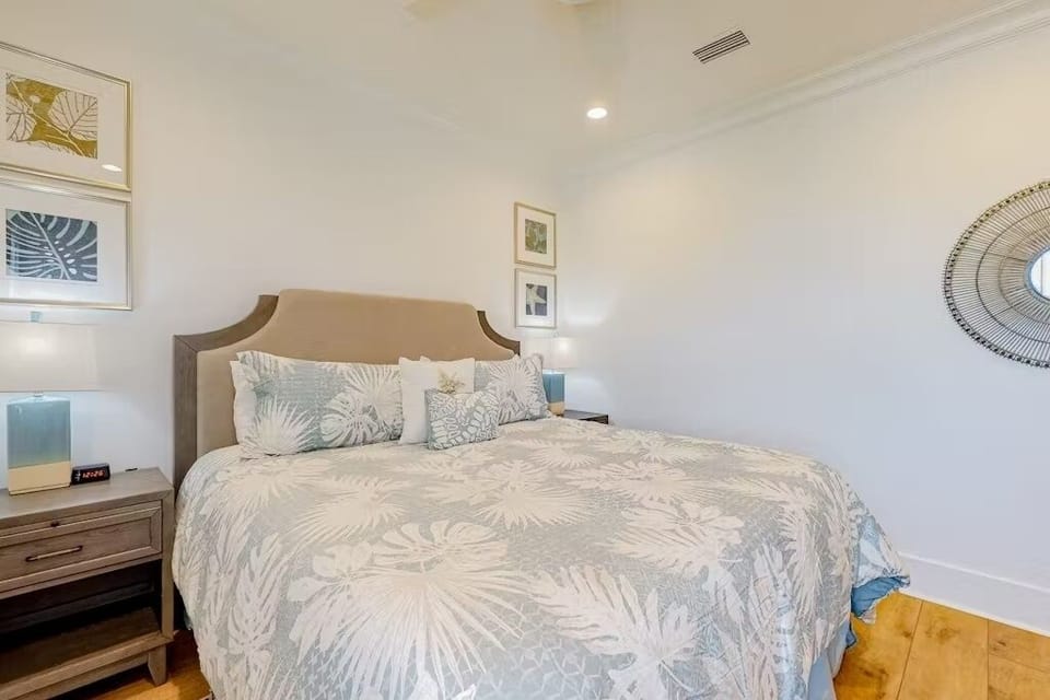 2 of 2 King Bedrooms w/ Ensuite Bathroom