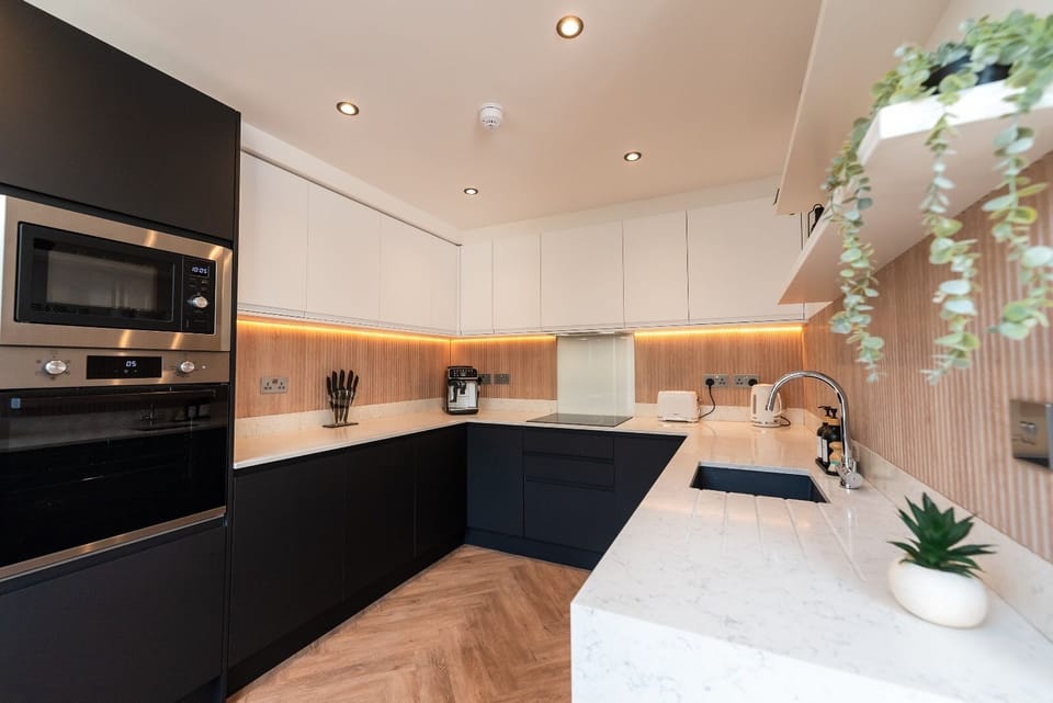 Deluxe House, Non Smoking, Patio | Private kitchen | Electric kettle