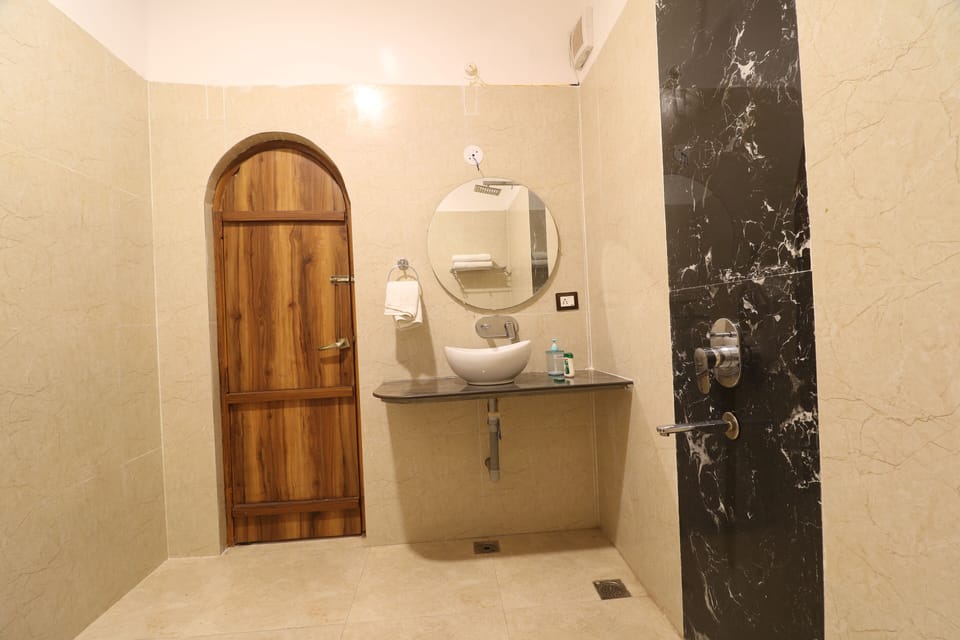 Comfort Double Room, Balcony, Garden View | Bathroom | Free toiletries, soap, shampoo, toilet paper