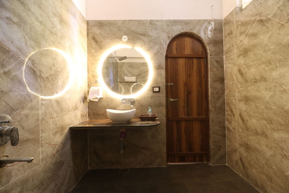 Comfort Double Room, Balcony, Garden View | Bathroom | Free toiletries, soap, shampoo, toilet paper