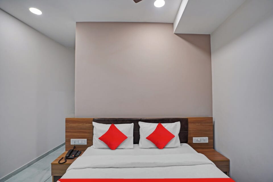 Deluxe Room, City View | Premium bedding, desk, laptop workspace, soundproofing