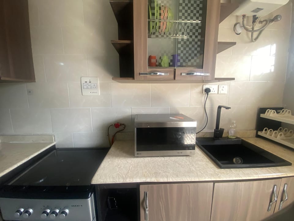 Luxury Suite | Private kitchen | Microwave