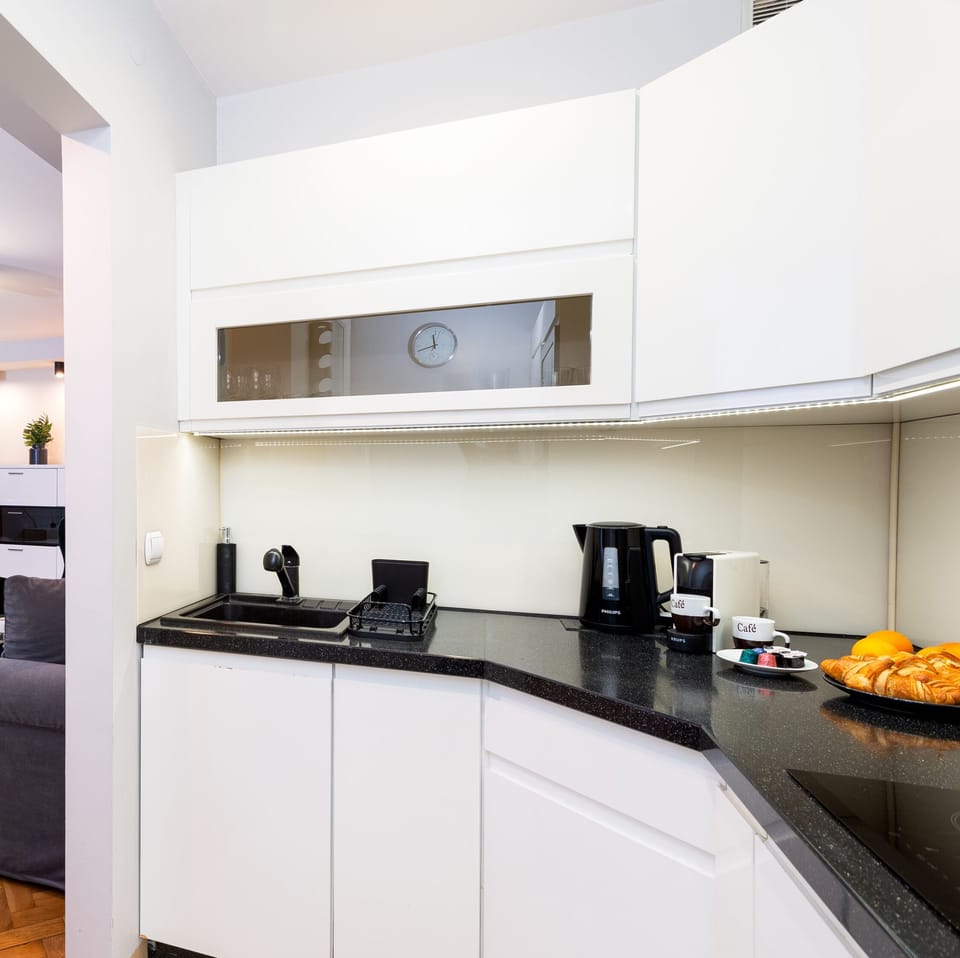 Comfort Apartment, Balcony, City View | Private kitchen | Full-size fridge, microwave, oven, stovetop