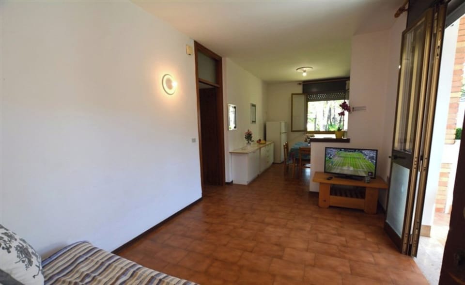 Apartment, 3 Bedrooms, Balcony, Garden View | Living room