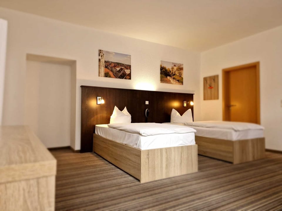 Comfort Double Room, Private Bathroom, Courtyard View | Desk, laptop workspace, free WiFi