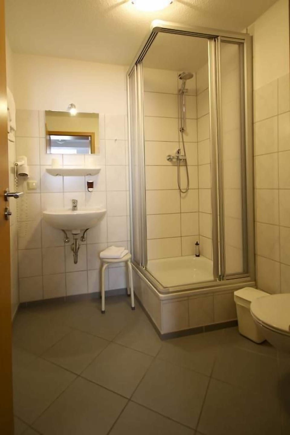 Standard Double Room | Bathroom | Towels, soap, toilet paper