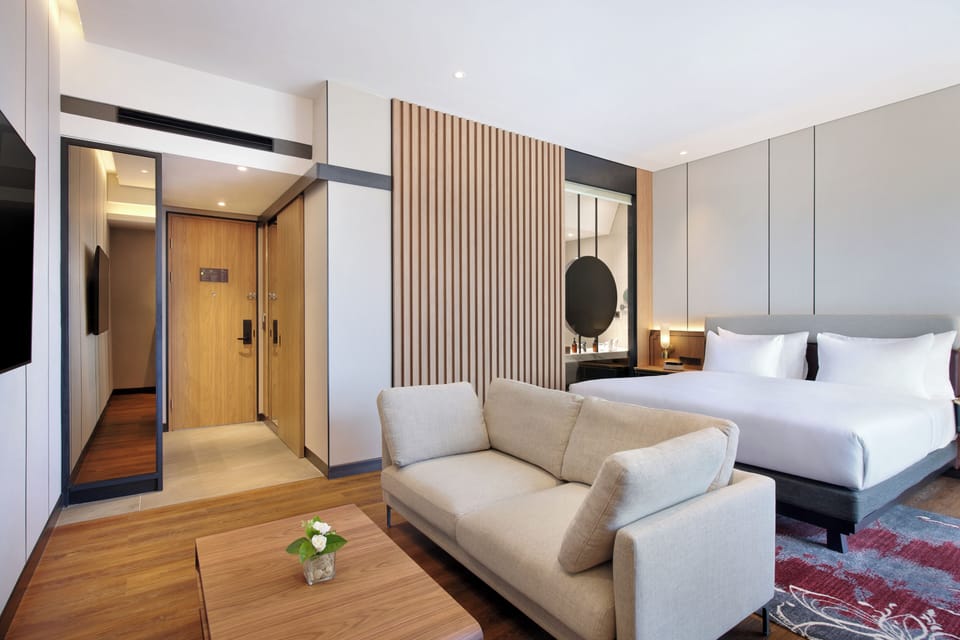 Executive Room, 1 King Bed, City View | City view