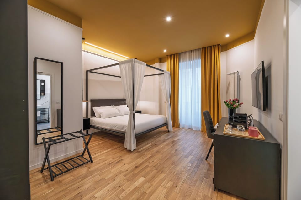Deluxe Room | In-room safe, desk, blackout drapes, iron/ironing board