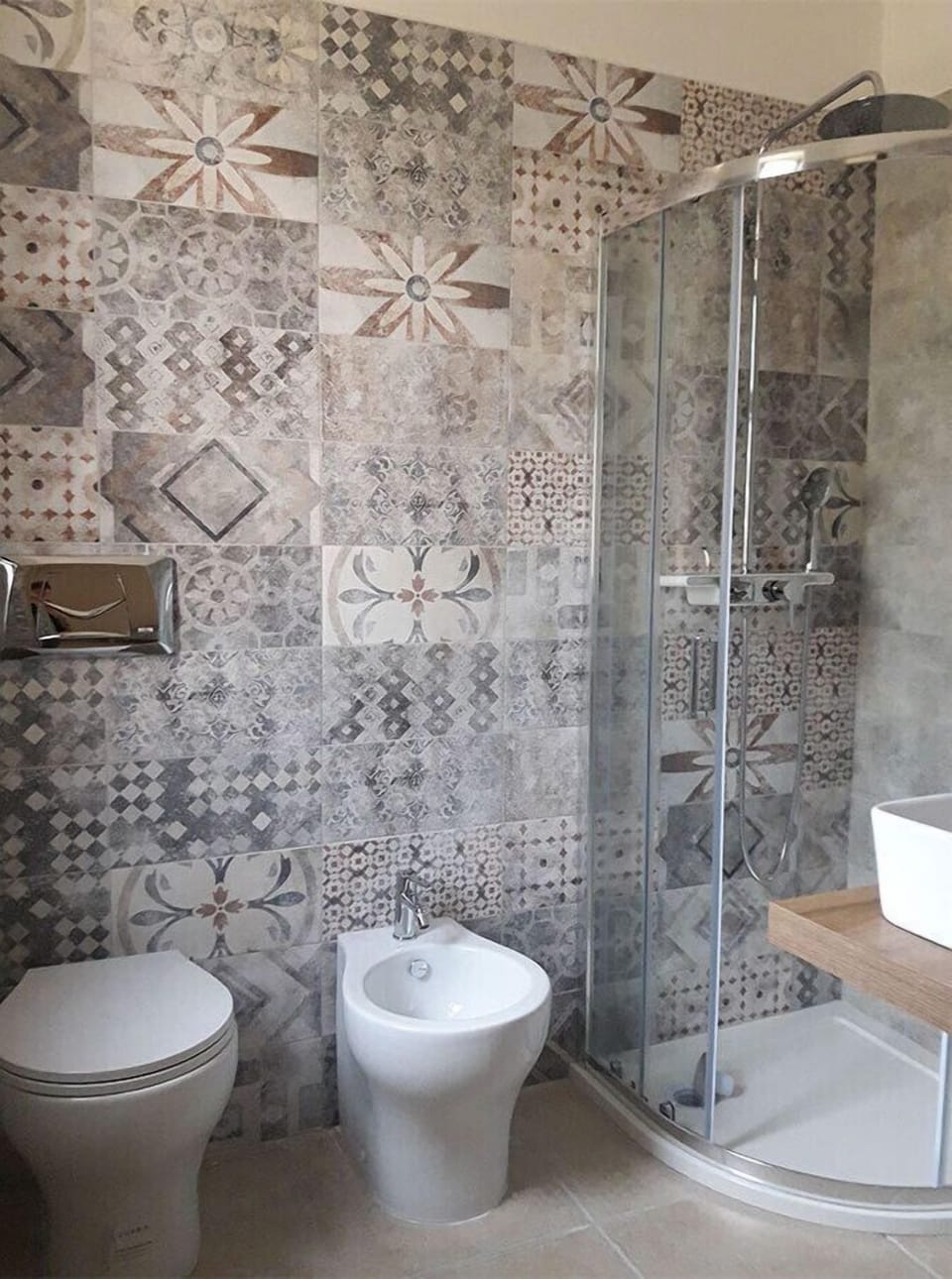 Bidet, towels, soap, shampoo