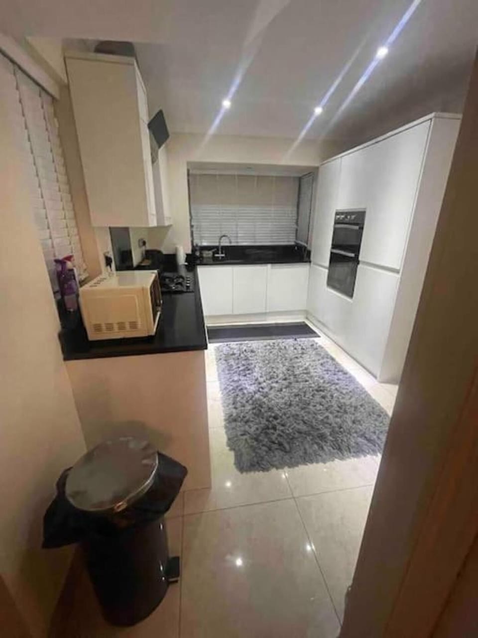 House | Private kitchen | Fridge, microwave, oven, stovetop