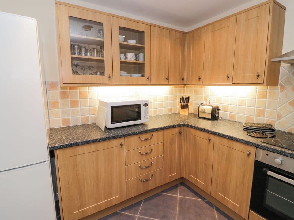 Dishwasher, cookware/dishes/utensils