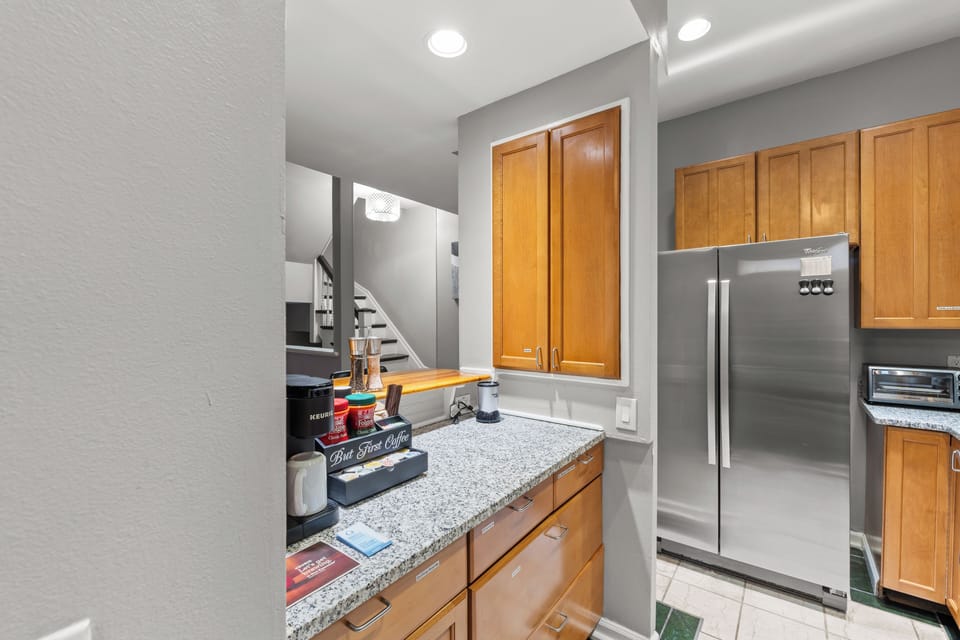 Deluxe House | Private kitchen | Shared fridge, microwave, highchair