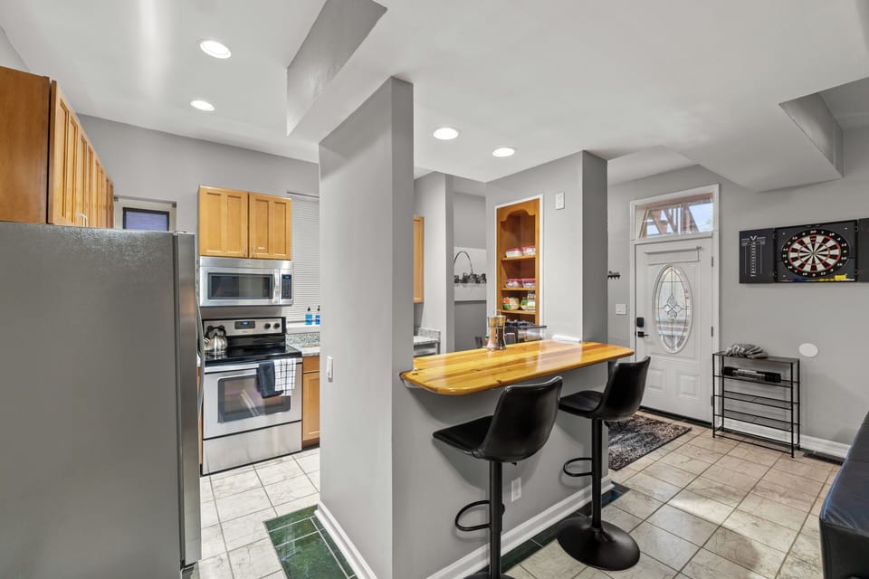 Deluxe House | Private kitchen | Shared fridge, microwave, highchair
